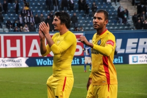 KSC feiert 3:0-Sieg in Rostock