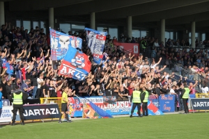 KFC Uerdingen Fans im Spiel gegen RWE Spielfotos 09-10-2021