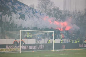 MSV Duisburg Fans zünden Pyro