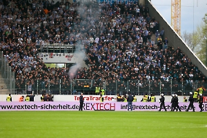 MSV Duisburg Fans im Gästeblock nach Niederlage 07.04.2024