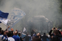 MSV Duisburg Fans empfangen Mannschaftsbus
