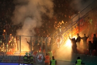Anhänger von Sparta Praha zünden bei Slavia Praha