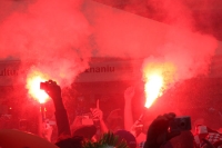 Pyrotechnik bei der EM 2012: Kroatische Fans zünden Bengalos in der Altstadt von Poznan