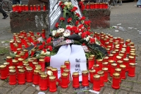 Ein schwarzer Sarg für eine Verstorbene: Die deutsche Fankultur