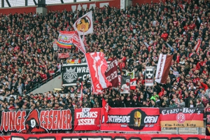 RWE Fans gegen RWO Spielszenen 16-02-2019