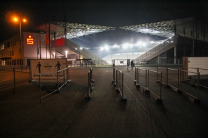 Stadion Essen im Dunkeln von außen November 2020