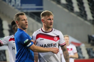 Alexander Hahn Zweikampf Rot-Weiss Essen vs. Wuppertaler SV Fotos Spielszenen 25-11-2020
