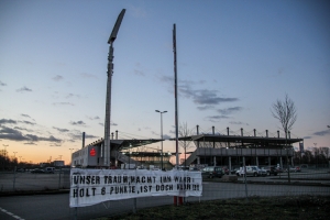 Rot-Weiss Essen Banner vor dem Stadion März 2021