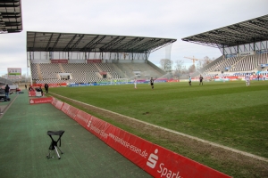 Rasensprenger gehen während Spiel an: Stadion Essen 20-03-2021