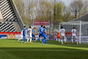Simon Engelmann Rot-Weiss Essen gegen Schalke 04 II Spielszenen 03-04-2021