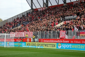 Rot-Weiss Essen Fans Spiel vs. Alemannia Aachen Spielfotos 30-10-2021