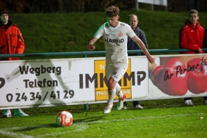 Niklas Tarnat FC Wegberg Beeck vs. Rot-Weiss Essen Spielfotos 19-11-2021