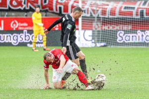 Felix Herzenbruch Zweikampf Rot-Weiss Essen vs. Fortuna Düsseldorf 2 Spielfotos 06-02-2022