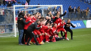Rot-Weiss Essen Jubel über Sieg auf Schalke 26-02-2022