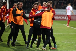 Isaiah Young Freude über Tor von RWE bei SC Fortuna Köln 16-03-2022