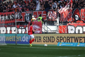 Simon Engelmann Torjubel Rot-Weiss Essen vs. KFC Uerdingen Spielfotos 19-03-2022