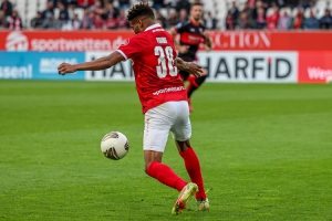 Isaiah Young Rot-Weiss Essen vs. FC Wegberg-Beeck Spielfotos 29.04.2022