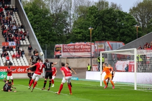 Rot-Weiss Essen vs. FC Wegberg-Beeck Spielfotos 29.04.2022