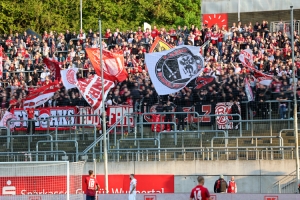 Rot-Weiss Essen Fans beim Pokal-Halbfinale in Wuppertal 03.05.2022