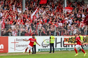Isiah Young Torjubel zum 3:0 SV Rödinghausen vs. Rot-Weiss Essen Spielfotos 07.05.2022