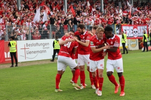 Torjubel zum 3:0 SV Rödinghausen vs. Rot-Weiss Essen Spielfotos 07.05.2022