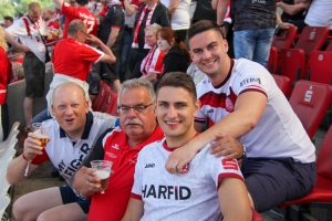 Rot-Weiss Essen Fans freuen sich über den Aufstieg in die 3. Liga  14.05.2022