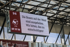 Anzeigentafel Boxen defekt. Rot-Weiss Essen vs. Viktoria Köln