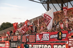 Rot-Weiss Essen Fan Support FC Erzgebirge Aue Spielfotos 02.09.2022