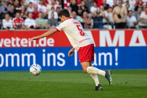 Clemens Fandrich Rot-Weiss Essen vs. FC Erzgebirge Aue Spielfotos 02.09.2022