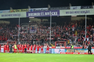 Rot-Weiss Essen Mannschaft nach Niederlage in Osnabrück bei den Fans