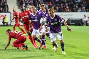 Robert Tesche VfL Osnabrück vs. Rot-Weiss Essen Spielfotos 09.09.2022