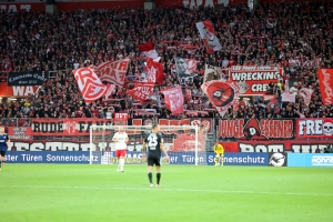 Rot-Weiss Essen Fans im Spiel gegen 1. FC Saarbrücken 19.09.2022