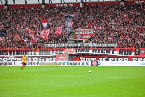 RWE Fans Spruchband gegen Fanbeauftragten 15.10.2022