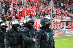 Polizeieinsatz vor Rot-Weiss Essen Fanblock 22.10.2022