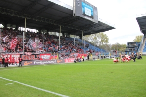 Rot-Weiss Essen Fans Spieler feiern Sieg 22.10.2022