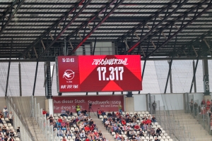 Anzeigentafel Zuschauerzahl Rot-Weiss Essen vs. FSV Zwickau 29.10.2022