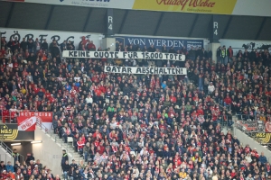 Banner gegen Katar Rot-Weiss Essen vs. SV Meppen 09.11.2022