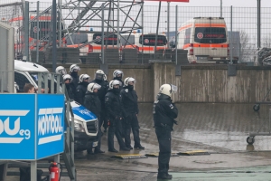 Polizei im Innenraum Stadion Essen 