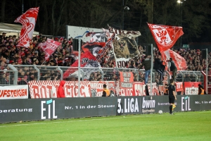 Rot-Weiss Essen Fans Support bei Viktoria Köln