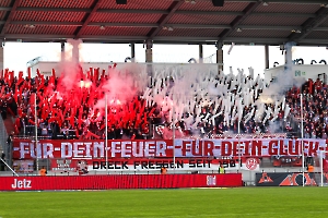 Rot-Weiss Essen Fans Choreo, Pyro in Zwickau