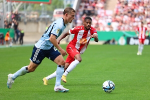 Isaiah Young Rot-Weiss Essen vs. Hamburger SV Spielfotos 13.08.2023