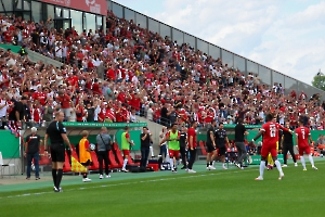 Moussa Doumbouya Rot-Weiss Essen vs. Hamburger SV Spielfotos 13.08.2023
