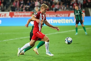 Cedric Harenbrock Rot-Weiss Essen vs. Preußen Münster Spielfotos 27.08.2023