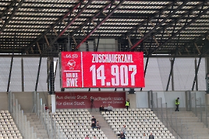Anzeigentafel Zuschauerzahl Rot-Weiss Essen vs. SC Verl 07.10.2023