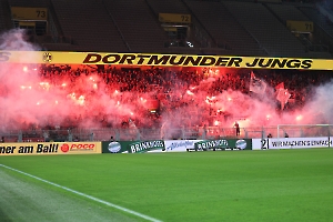 Pyro RWE Fans in Dortmund Borussia Dortmund U23 vs. Rot-Weiss Essen 13.10.2023