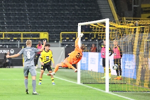 Tor für RWE, Eigentor Marcel Lotka Borussia Dortmund U23 vs. Rot-Weiss Essen 13.10.2023