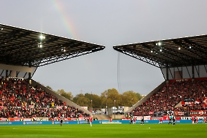 Regenbogen Rot-Weiss Essen vs. Arminia Bielefeld Spielfotos 04.11.2023