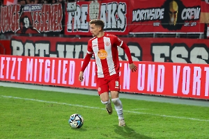 Nils Florian Kaiser Rot-Weiss Essen vs. VfB Lübeck Spielfotos  15.12.2023