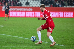 Lucas Brumme Rot-Weiss Essen vs. Hallescher FC Spielfotos 19.12.2023