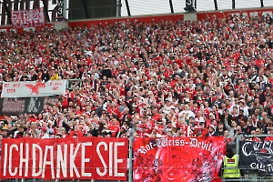 Rot-Weiss Essen Fans Taschentücher gegen MSV Duisburg 